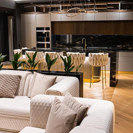 Deluxe Aparthotel Marwell Residence Suceava Ngoại thất bức ảnh