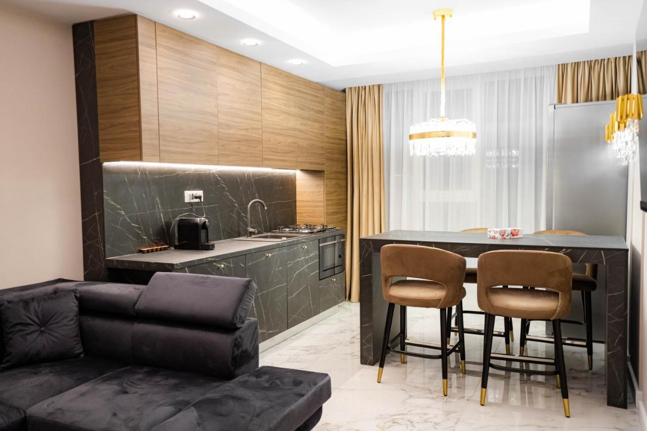 Deluxe Aparthotel Marwell Residence Suceava Ngoại thất bức ảnh