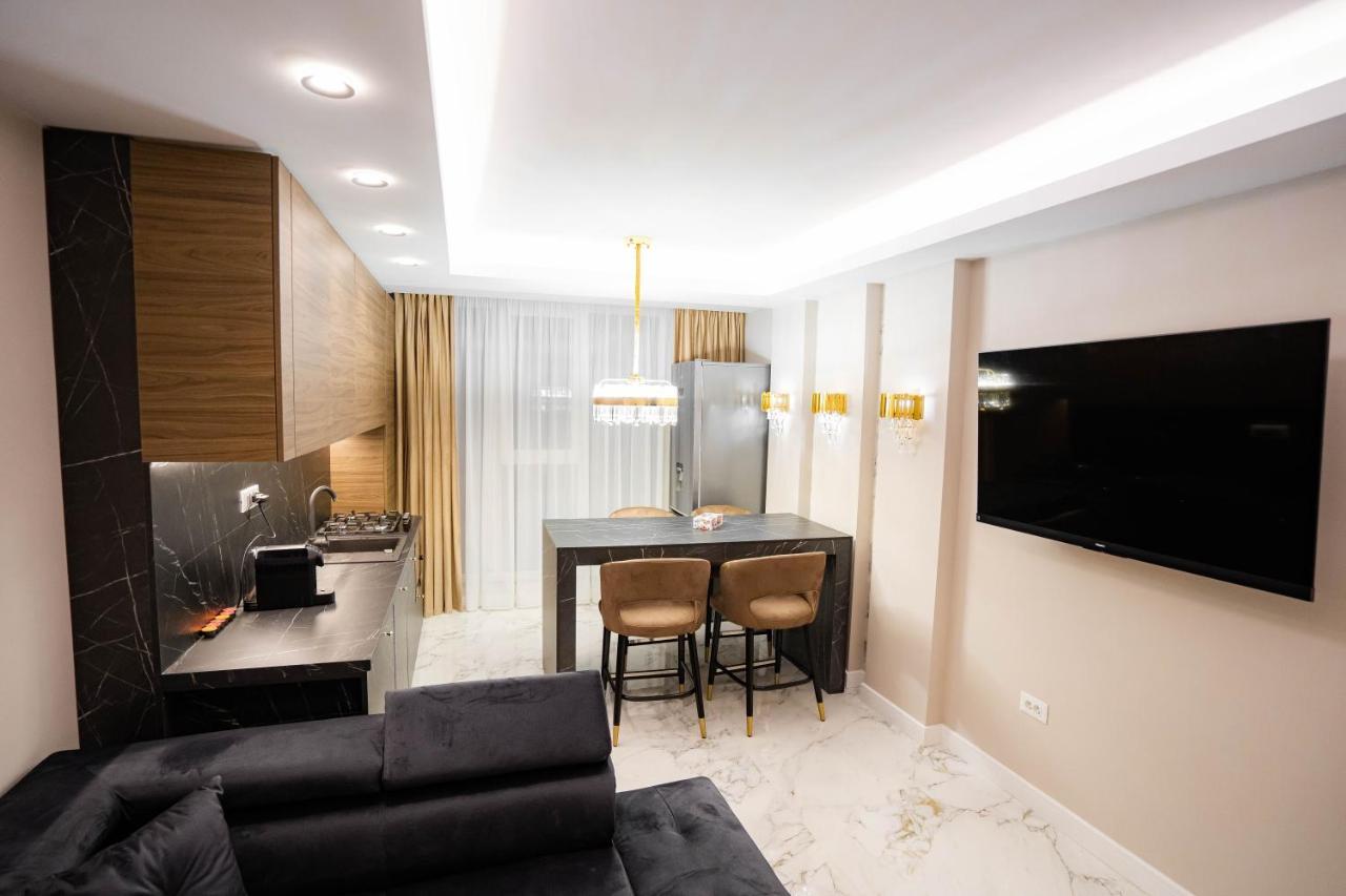 Deluxe Aparthotel Marwell Residence Suceava Ngoại thất bức ảnh