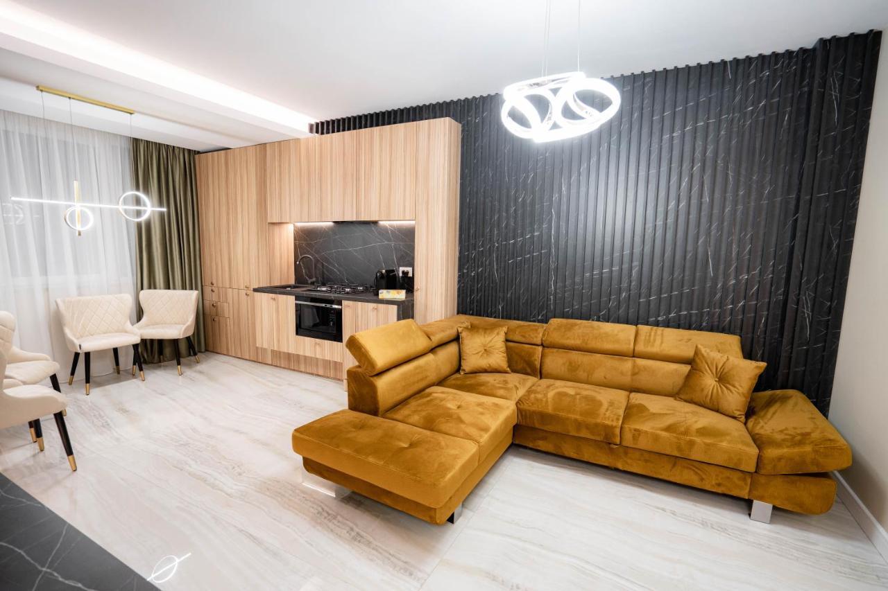 Deluxe Aparthotel Marwell Residence Suceava Ngoại thất bức ảnh