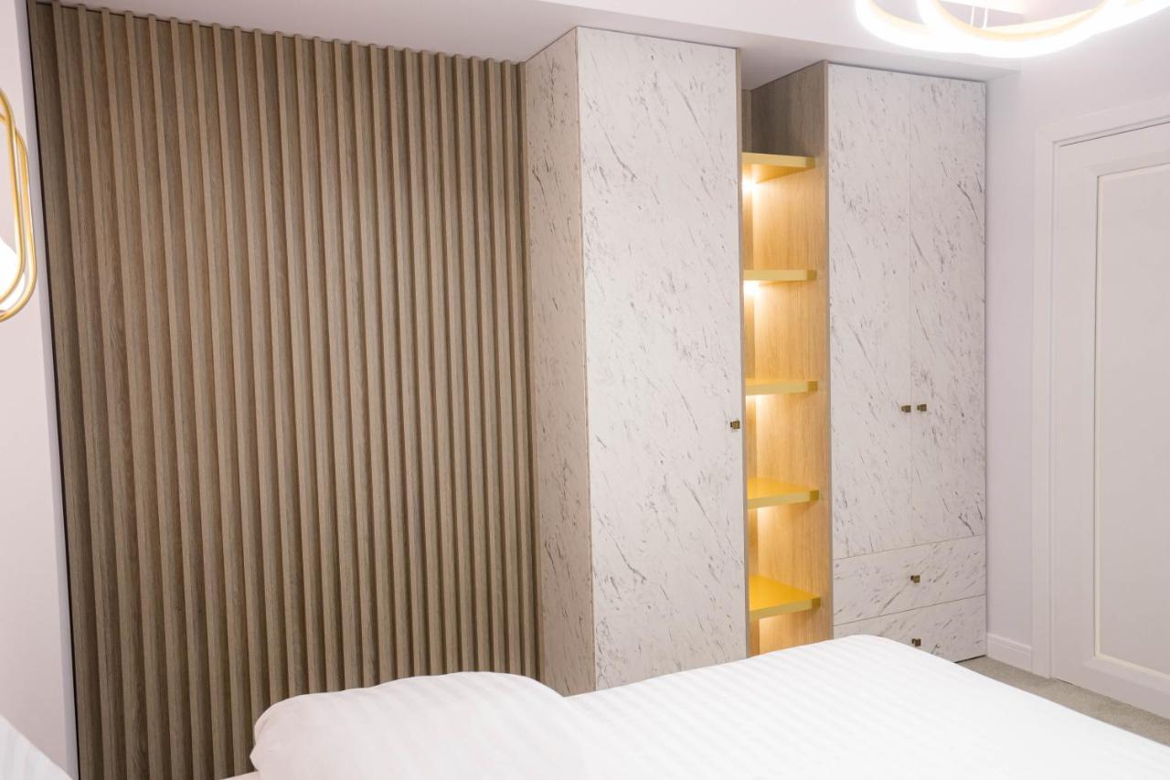 Deluxe Aparthotel Marwell Residence Suceava Ngoại thất bức ảnh
