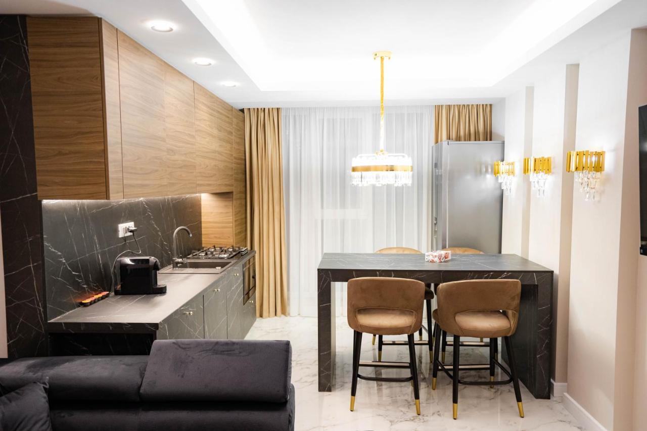 Deluxe Aparthotel Marwell Residence Suceava Ngoại thất bức ảnh