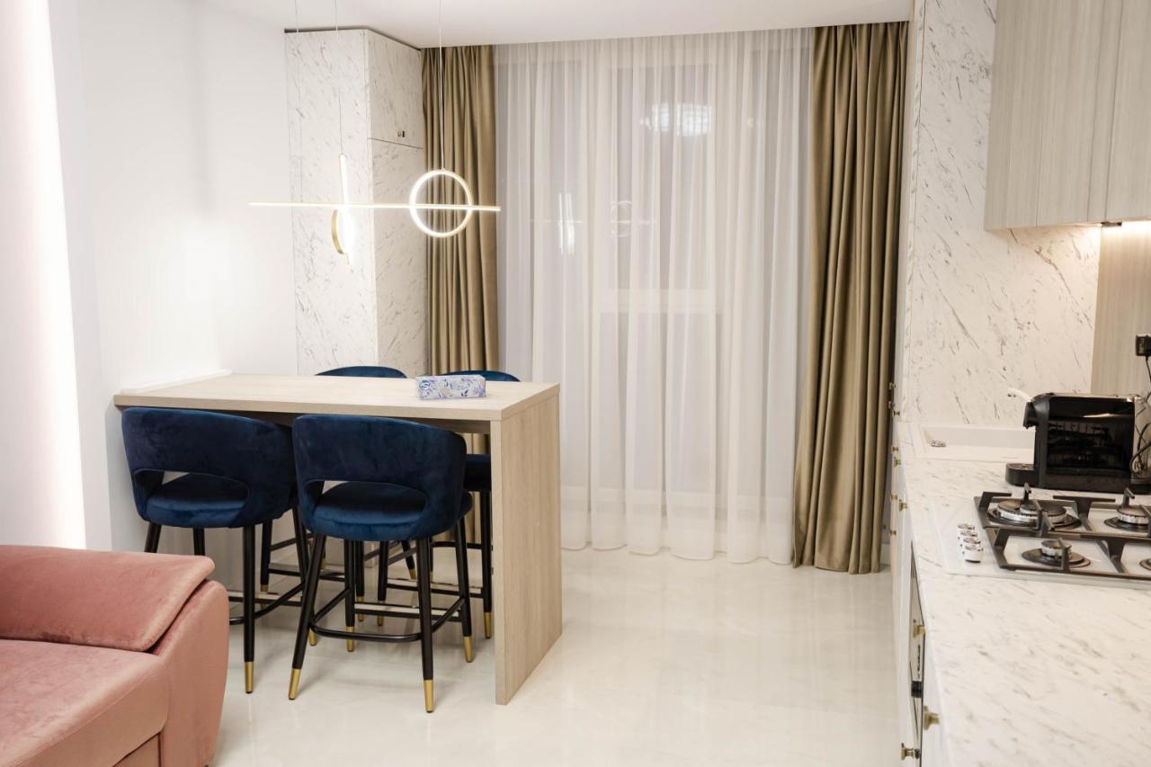 Deluxe Aparthotel Marwell Residence Suceava Ngoại thất bức ảnh