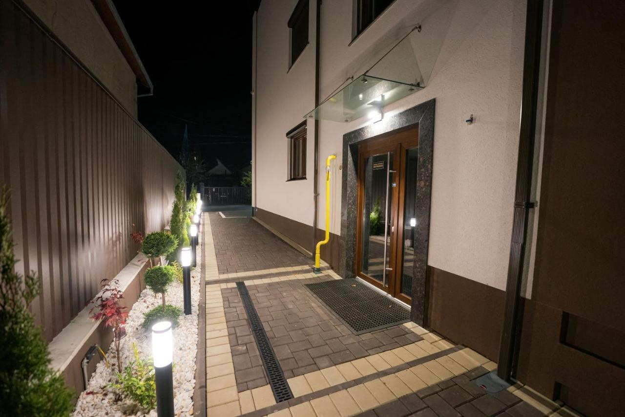 Deluxe Aparthotel Marwell Residence Suceava Ngoại thất bức ảnh