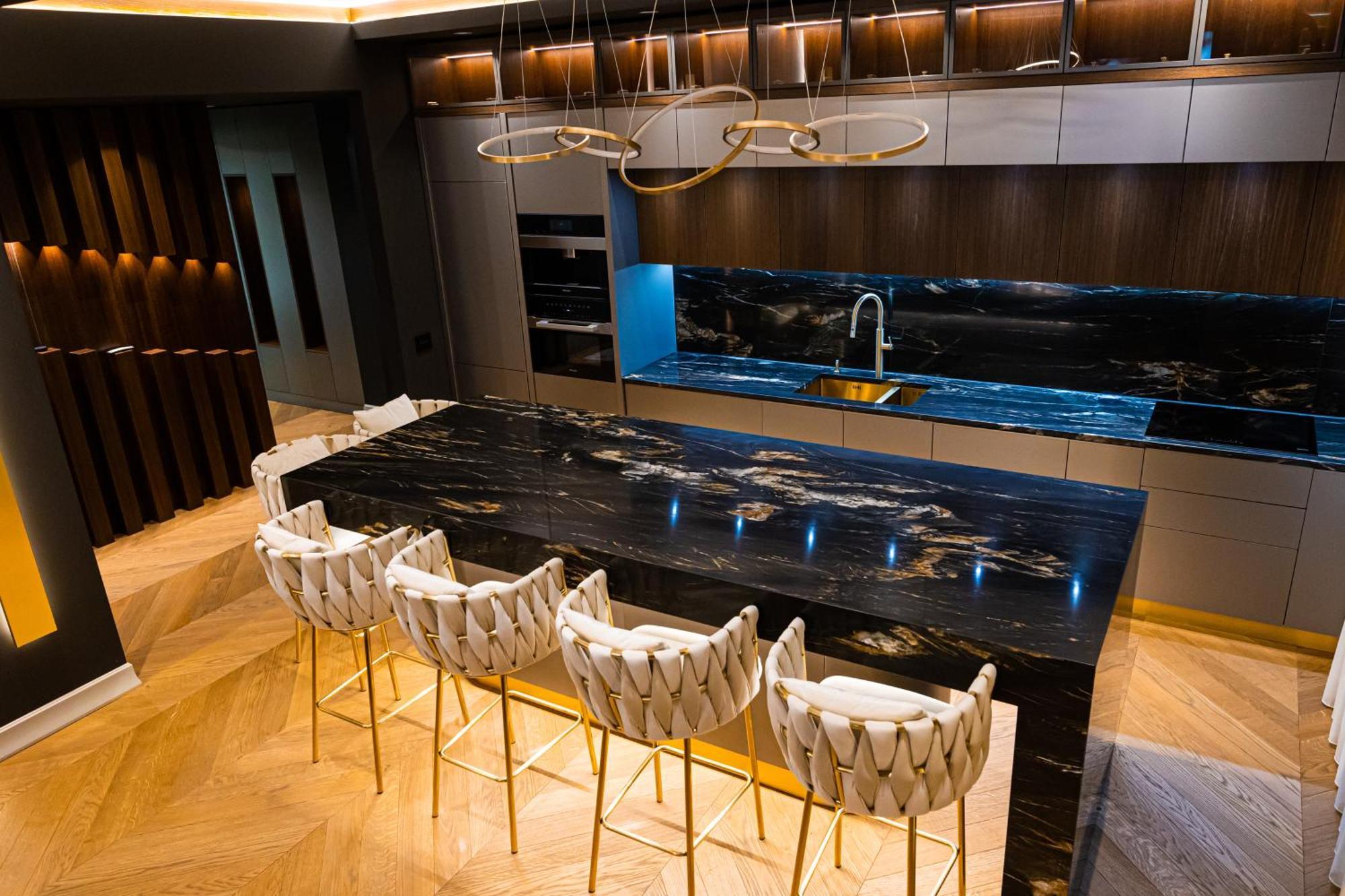 Deluxe Aparthotel Marwell Residence Suceava Phòng bức ảnh