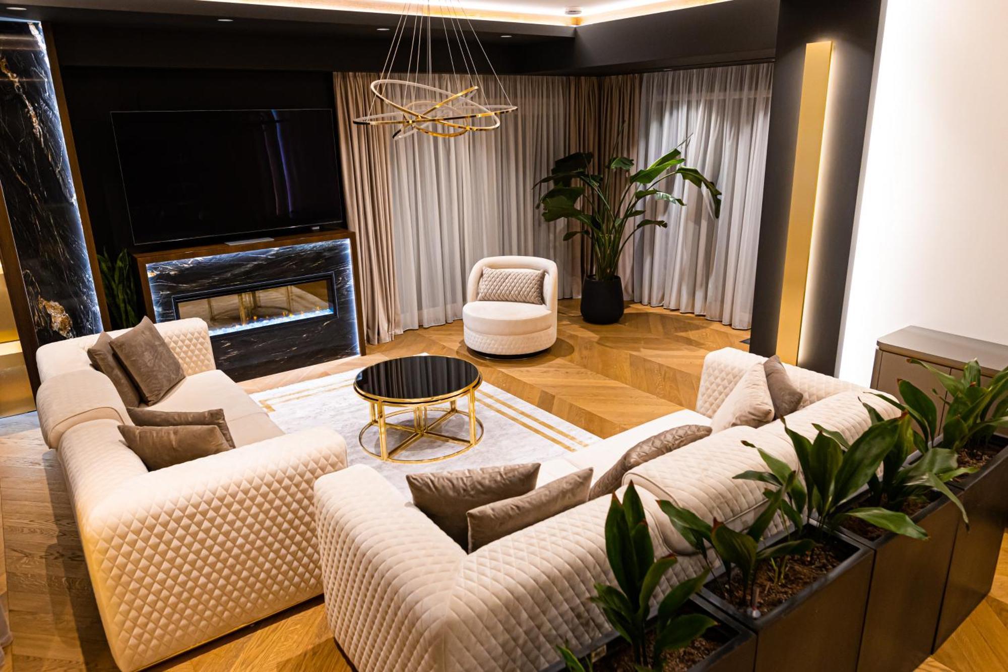 Deluxe Aparthotel Marwell Residence Suceava Ngoại thất bức ảnh