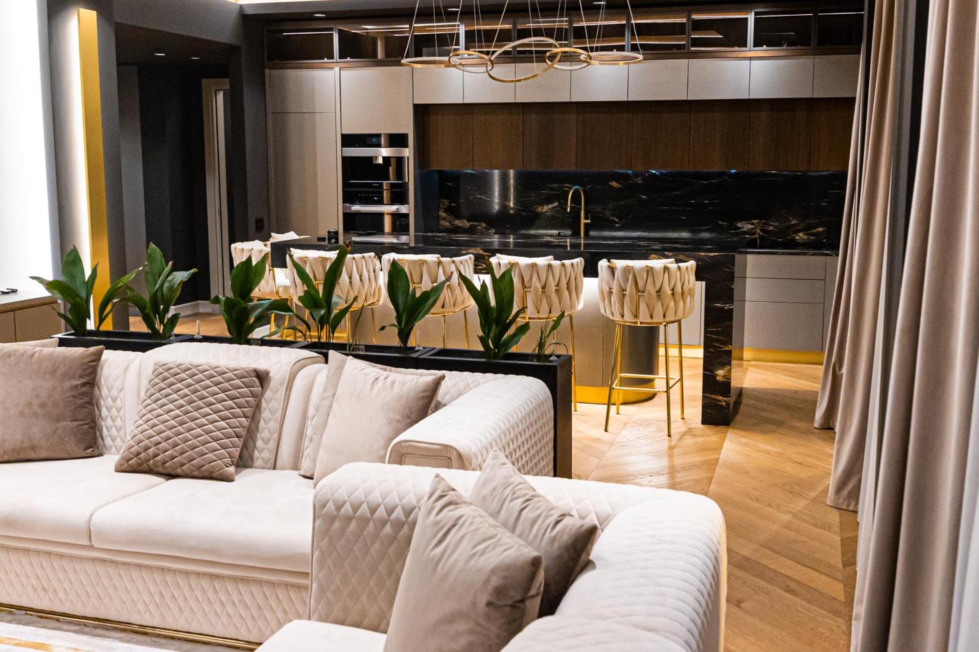 Deluxe Aparthotel Marwell Residence Suceava Ngoại thất bức ảnh